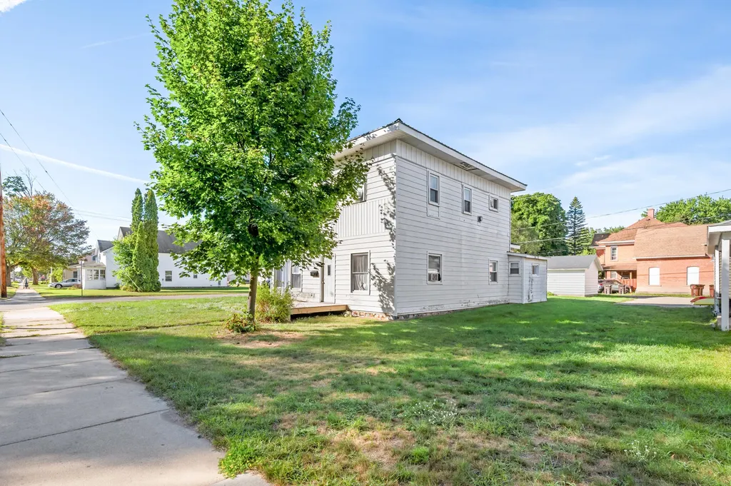 203 N 3rd Avenue Big Rapids City MI 49307