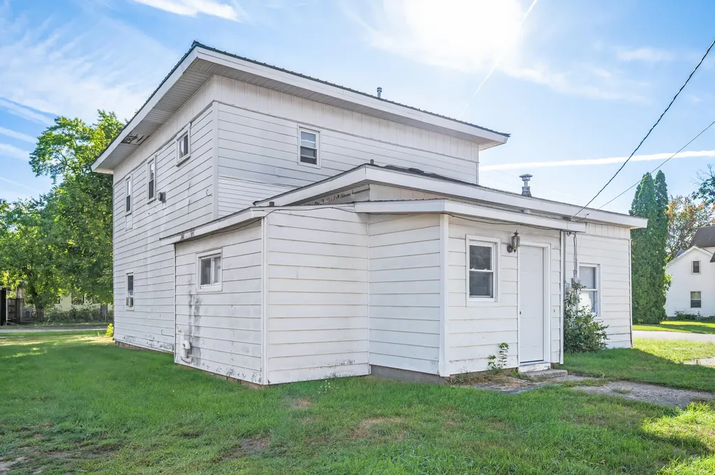 203 N 3rd Avenue Big Rapids City MI 49307