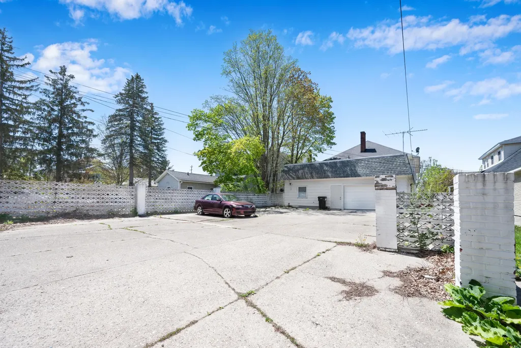 117 S Warren Avenue Big Rapids City MI 49307