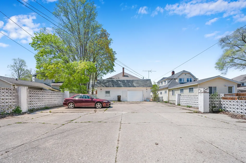 117 S Warren Avenue Big Rapids City MI 49307