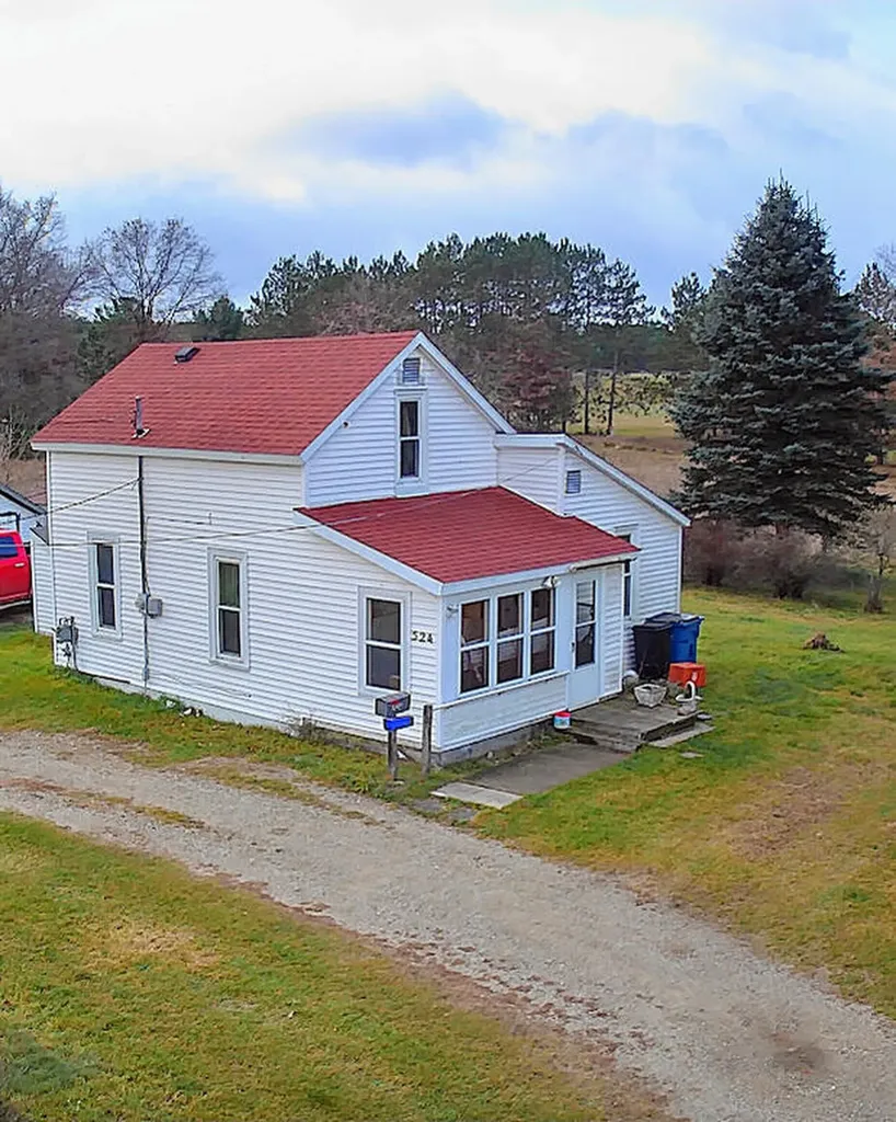 524 S Cherry Street Evart City MI 49631