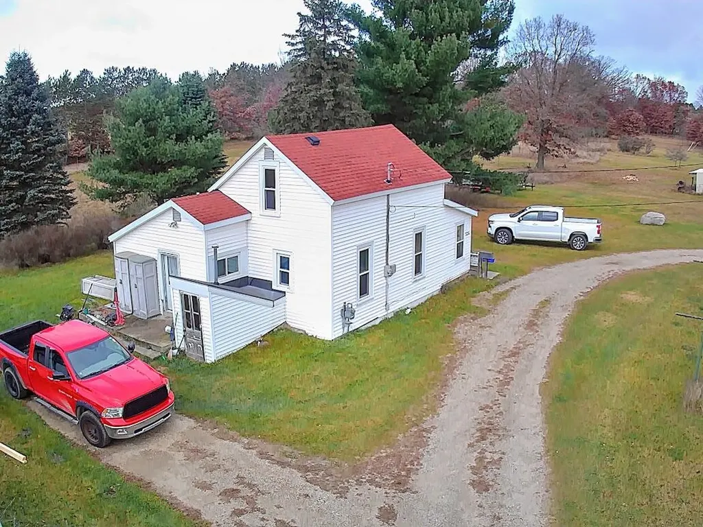 524 S Cherry Street Evart City MI 49631