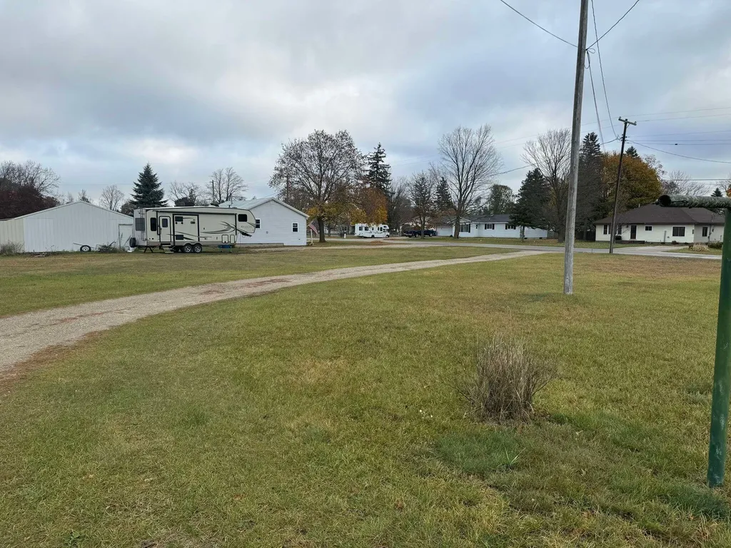 524 S Cherry Street Evart City MI 49631