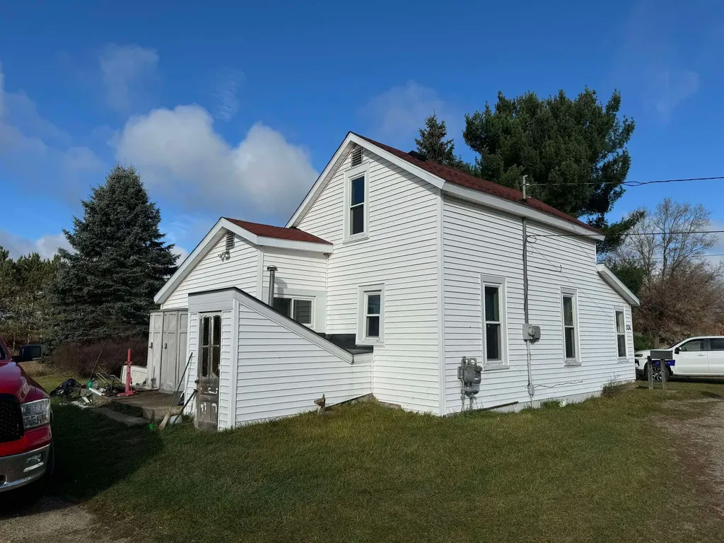 524 S Cherry Street Evart City MI 49631