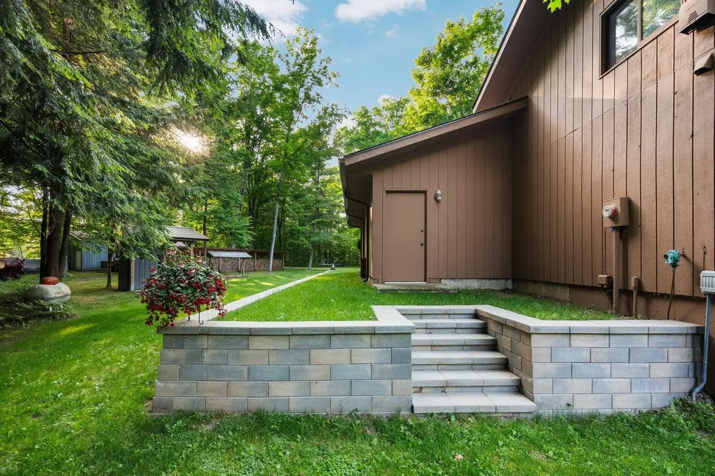 6634 Newcosta Avenue Mecosta Township MI 49346