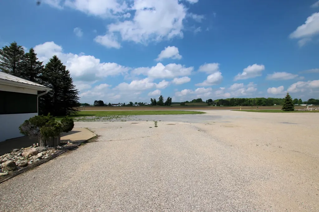 8121 E M 20 Newfield Township MI 49421