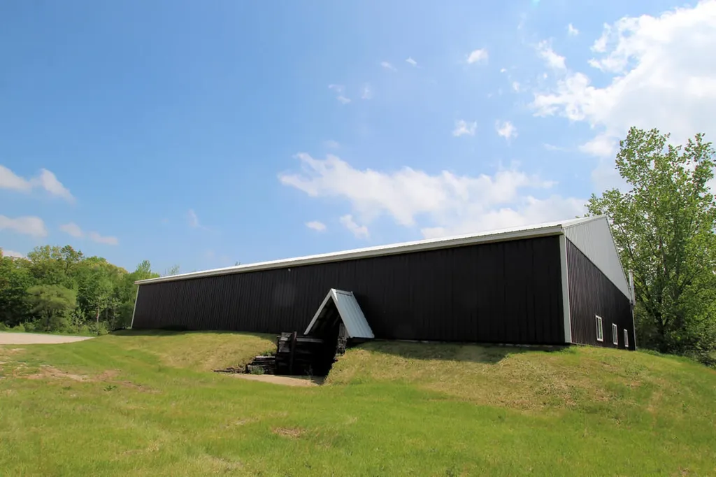 8121 E M 20 Newfield Township MI 49421