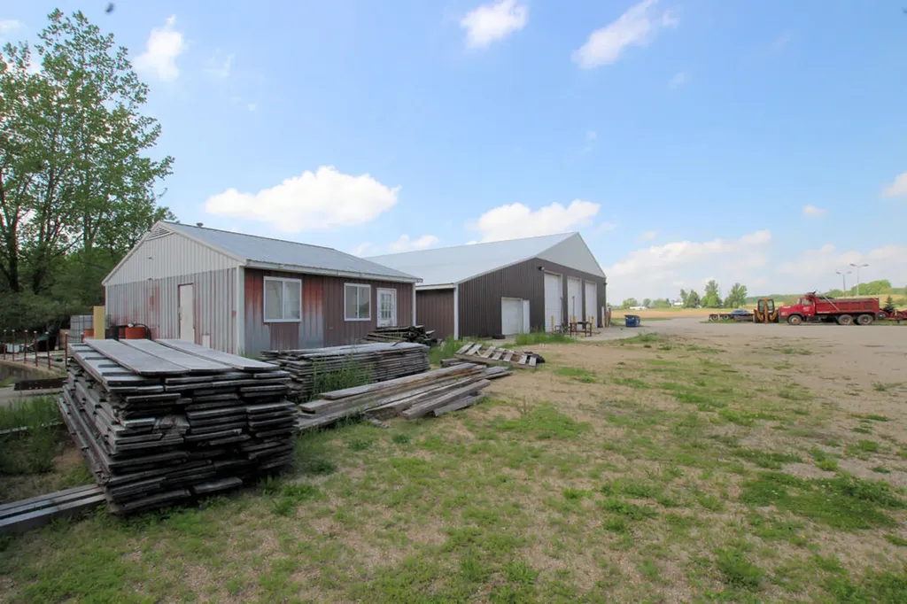 8121 E M 20 Newfield Township MI 49421