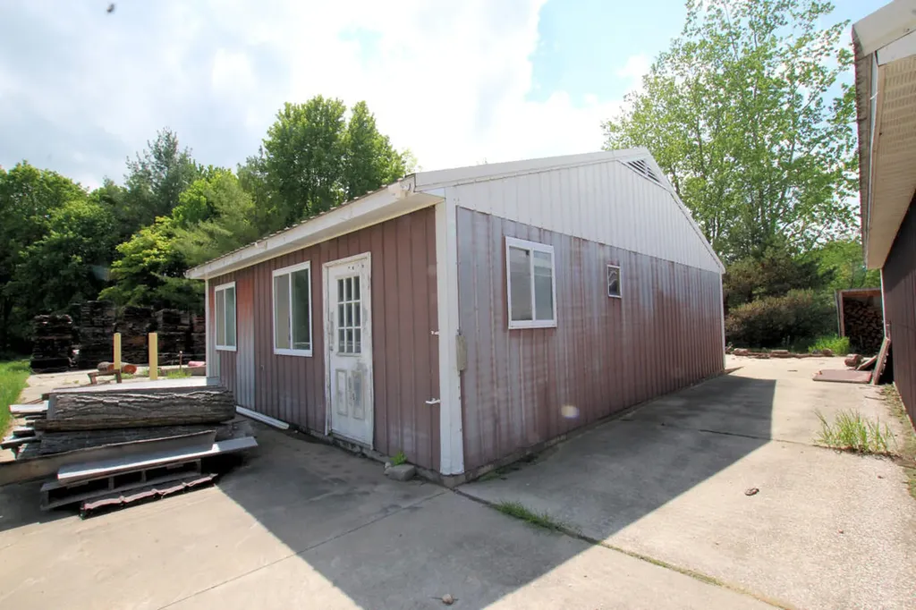 8121 E M 20 Newfield Township MI 49421