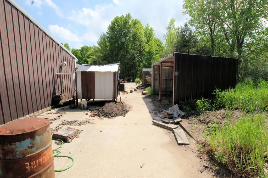 8121 E M 20 Newfield Township MI 49421