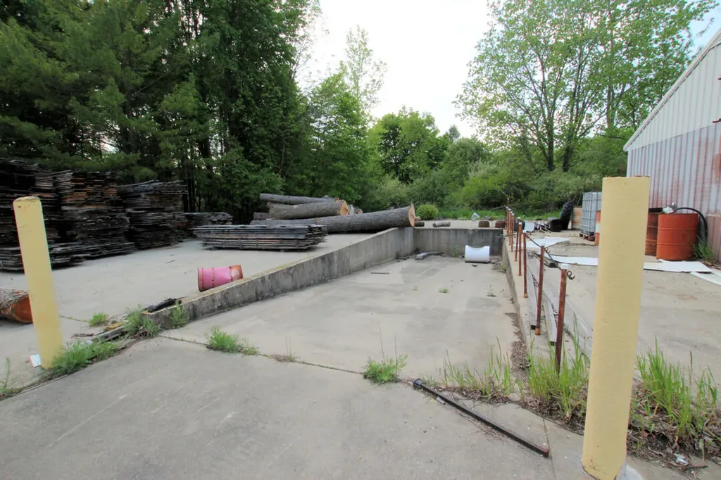 8121 E M 20 Newfield Township MI 49421