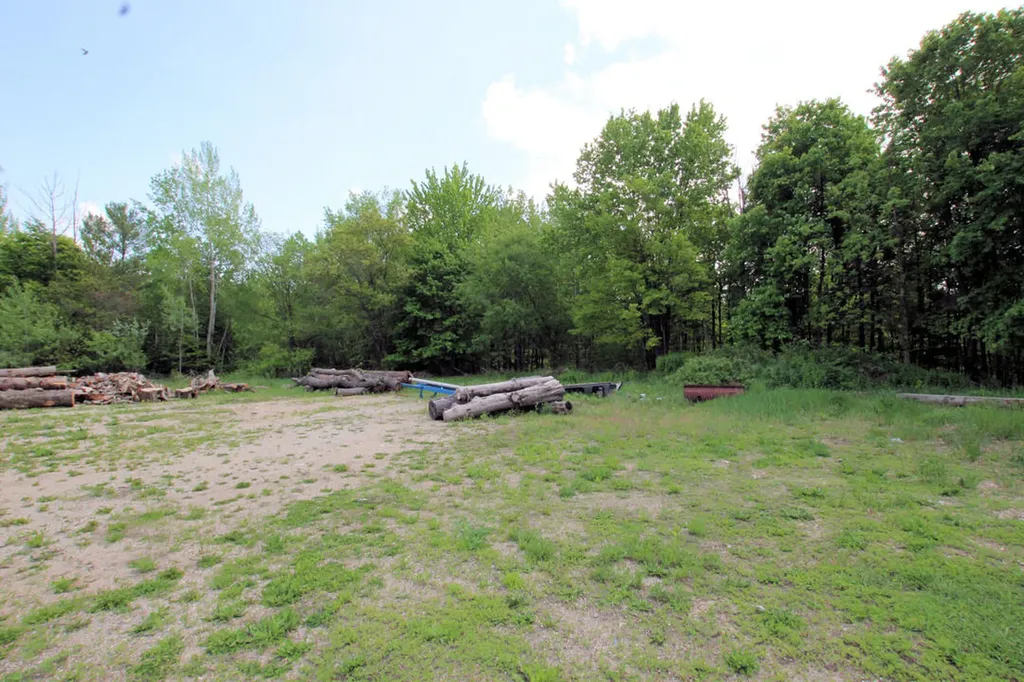 8121 E M 20 Newfield Township MI 49421