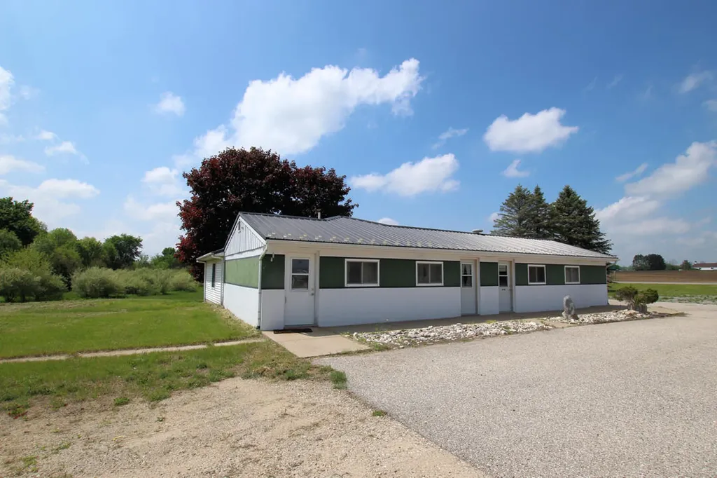 8121 E M 20 Newfield Township MI 49421