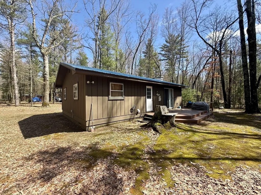 4047 E Creek Wood Drive Cherry Valley Township MI 49623