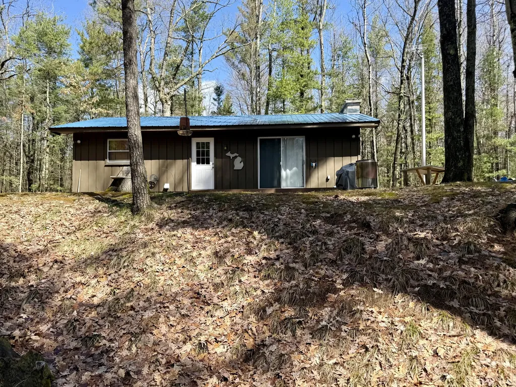 4047 E Creek Wood Drive Cherry Valley Township MI 49623