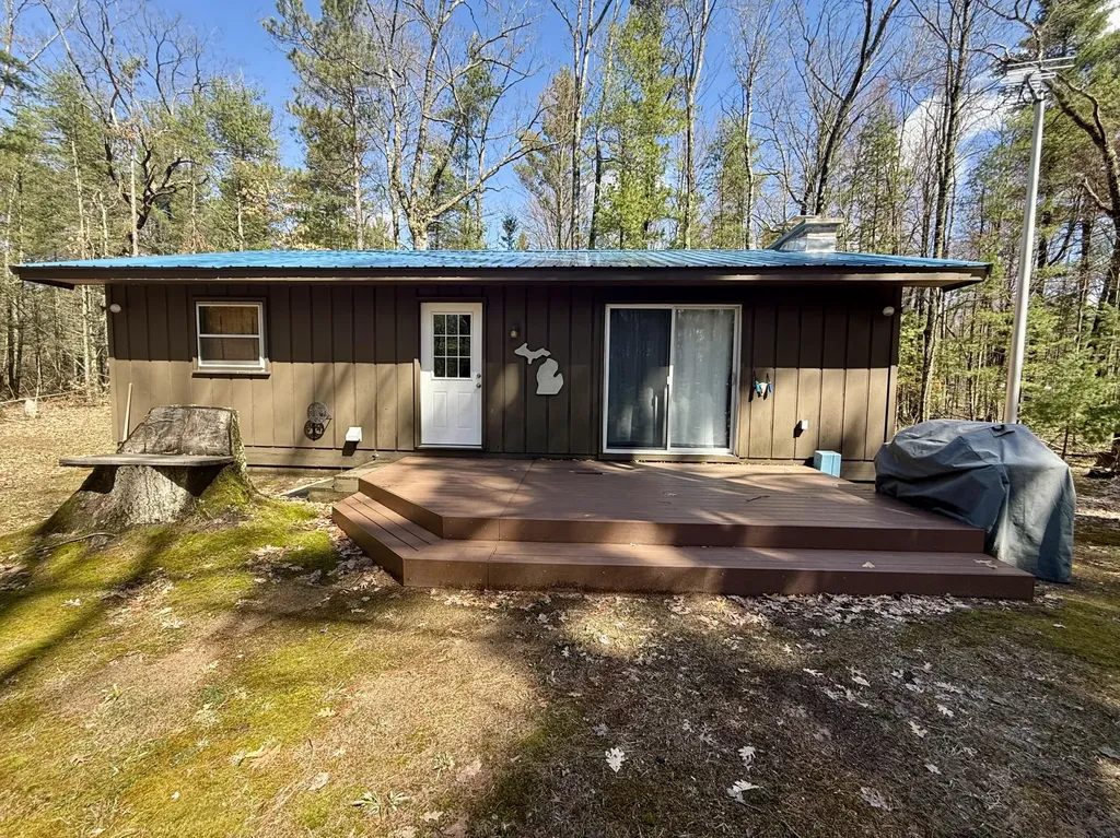 4047 E Creek Wood Drive Cherry Valley Township MI 49623