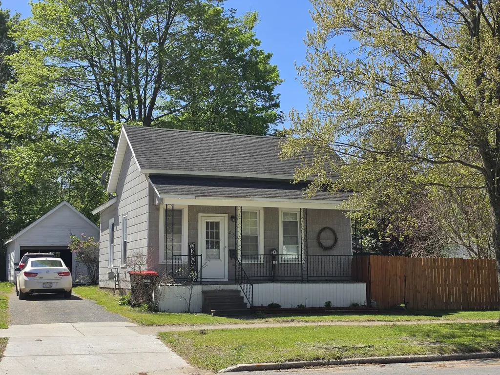213 S Higbee Street Reed City City MI 49677