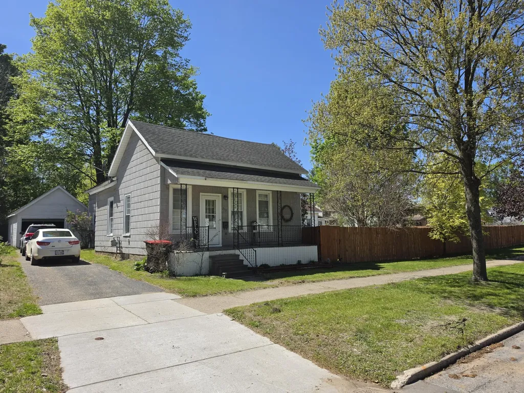 213 S Higbee Street Reed City City MI 49677