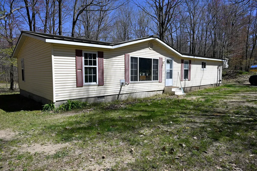 8386 S 135th Avenue Cedar Township MI 49631