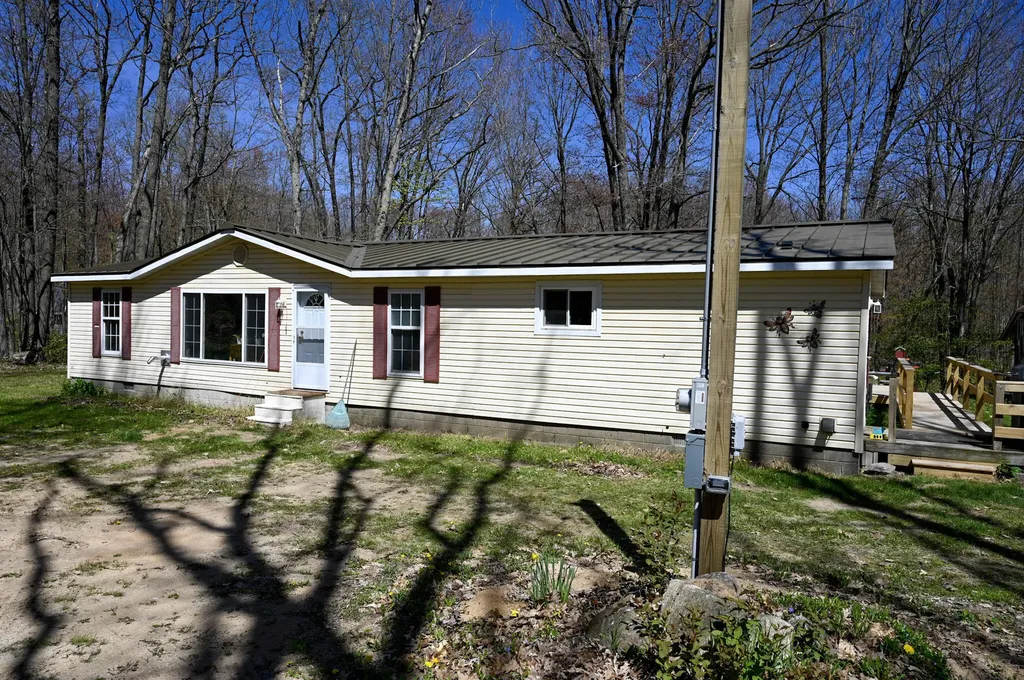 8386 S 135th Avenue Cedar Township MI 49631