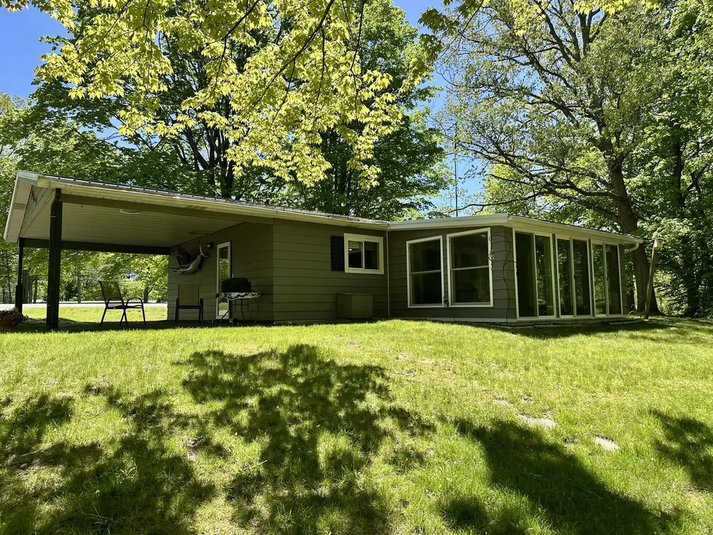 8942 E M-20 Newfield Township MI 49421
