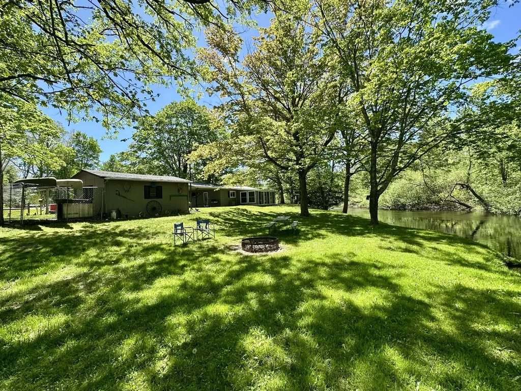 8942 E M-20 Newfield Township MI 49421