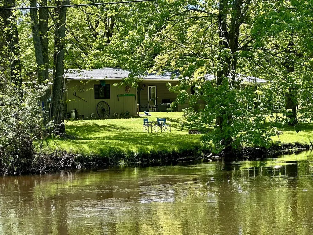 8942 E M-20 Newfield Township MI 49421