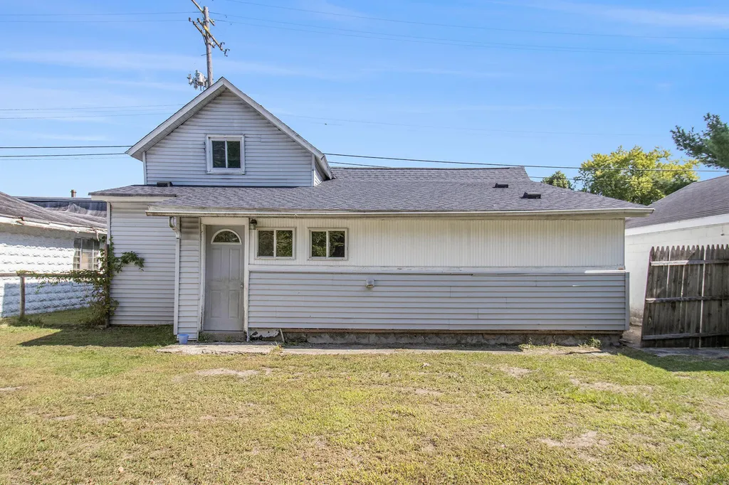 314 S 3rd Avenue Big Rapids City MI 49307