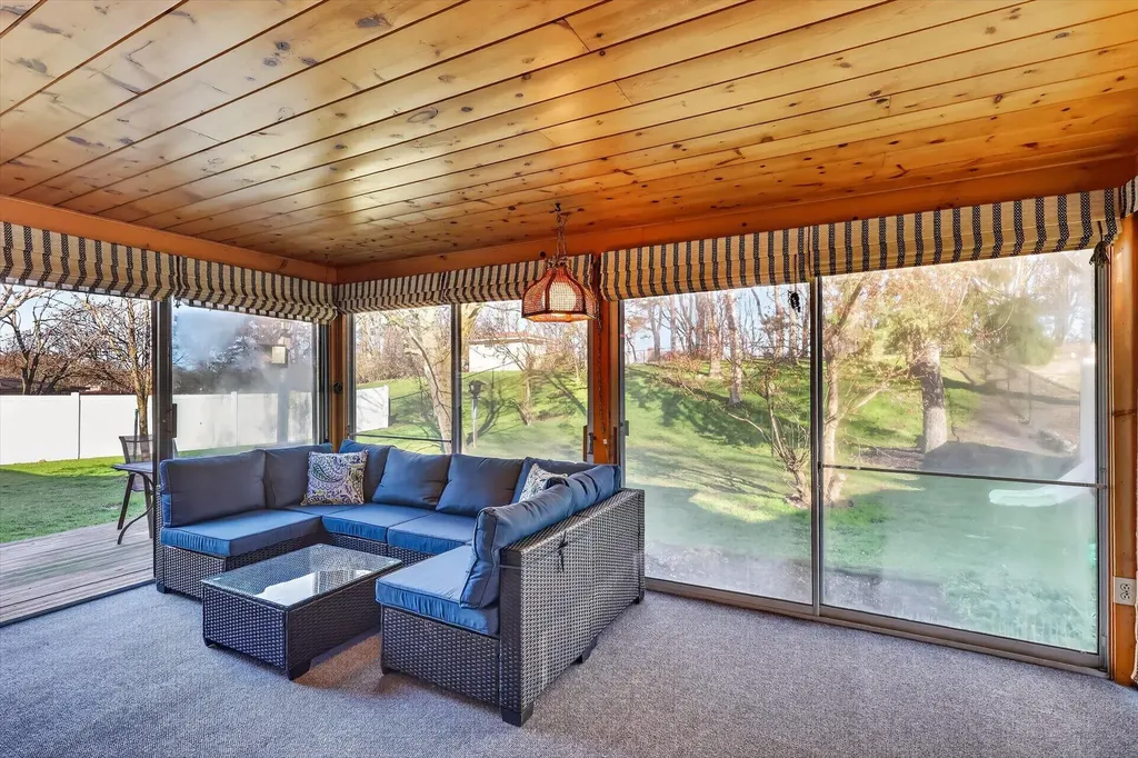 2757 Leelanau Drive NE Plainfield Charter Township MI 49525