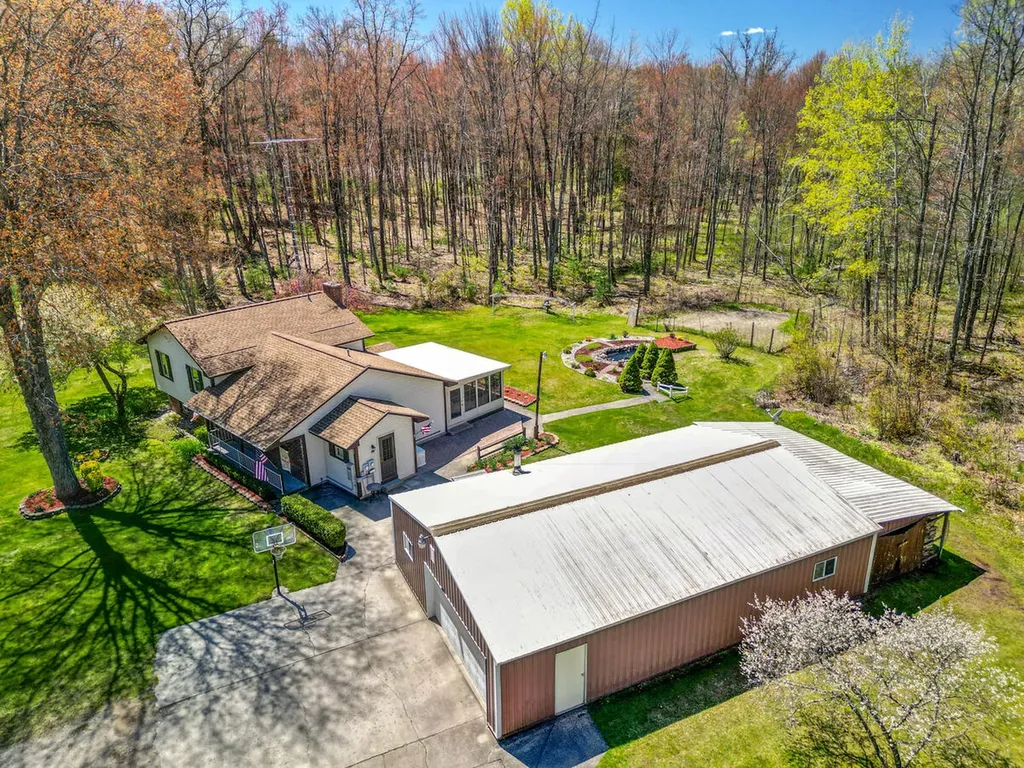 10343 N Walnut Avenue Home Township MI 49309