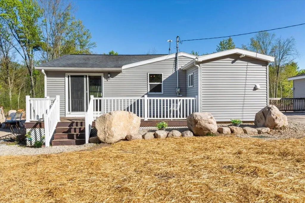 136 Pleasant Drive Belvidere Township MI 48886