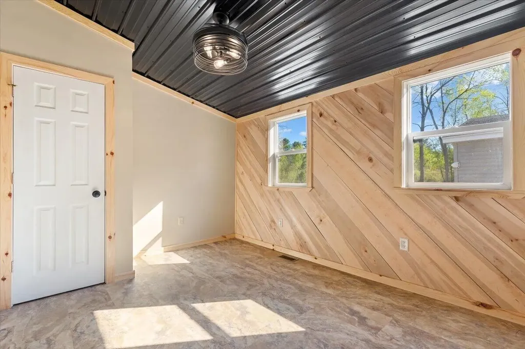 136 Pleasant Drive Belvidere Township MI 48886