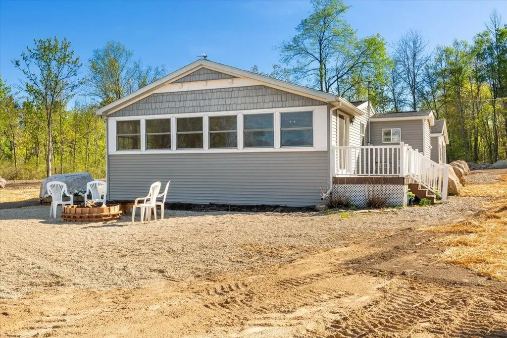 136 Pleasant Drive Belvidere Township MI 48886