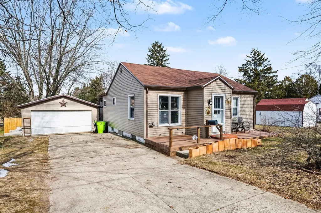 1008 W Grove Street Greenville City MI 48838
