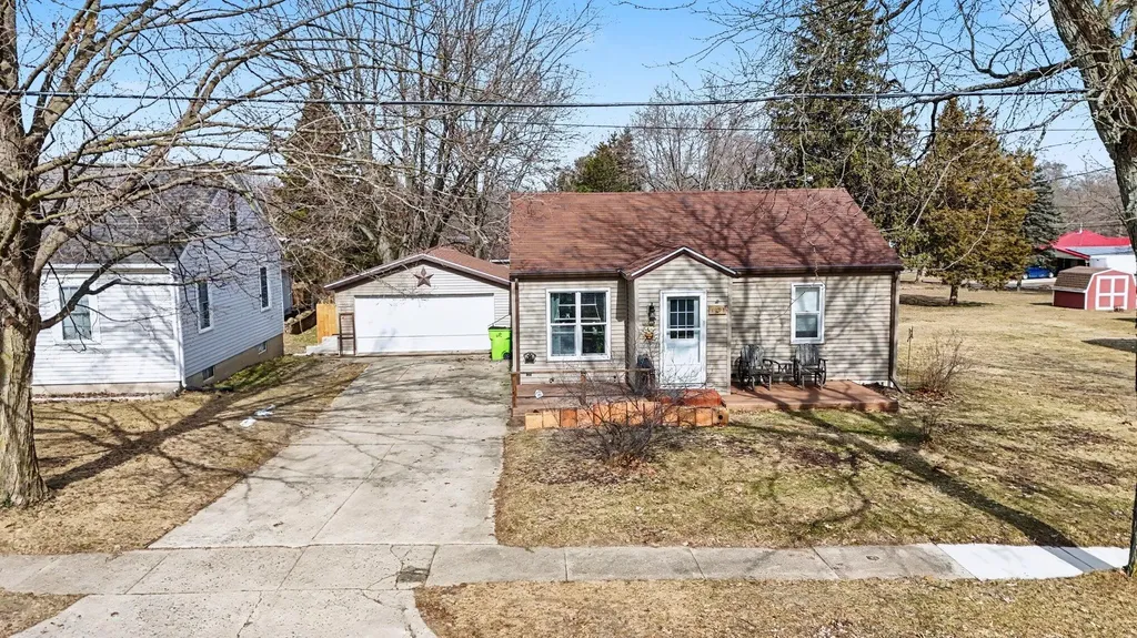 1008 W Grove Street Greenville City MI 48838
