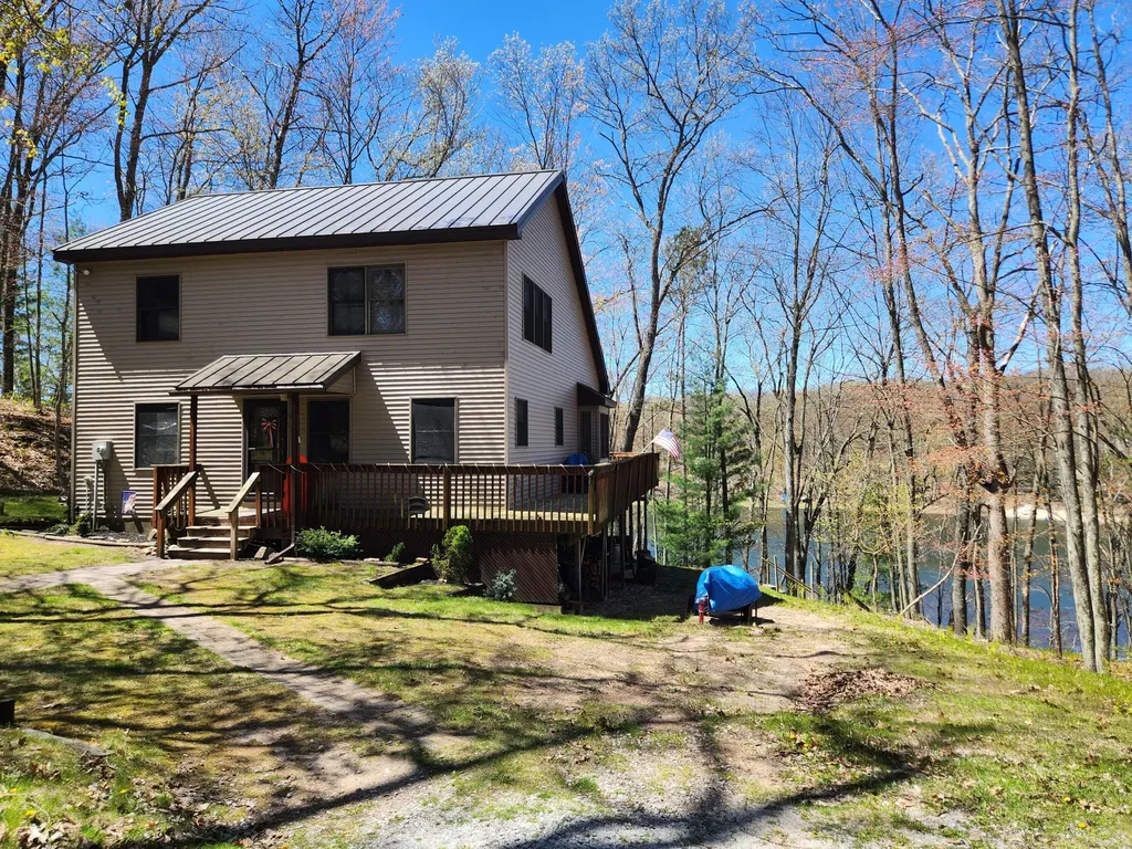 9223 S Trail Of The Lakes Lake Township MI 49304