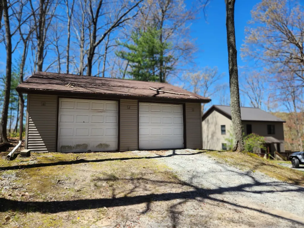 9223 S Trail Of The Lakes Lake Township MI 49304