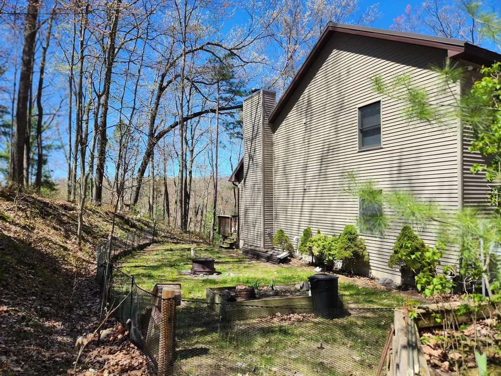 9223 S Trail Of The Lakes Lake Township MI 49304