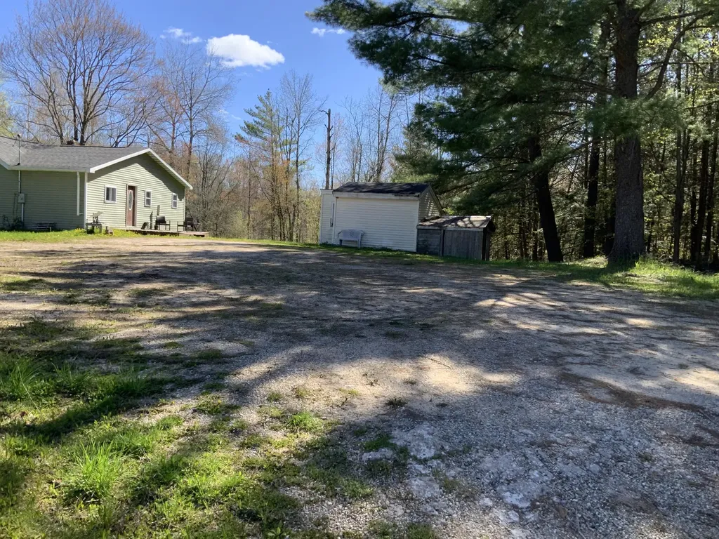 16658 140th Avenue Rose Lake Township MI 49655