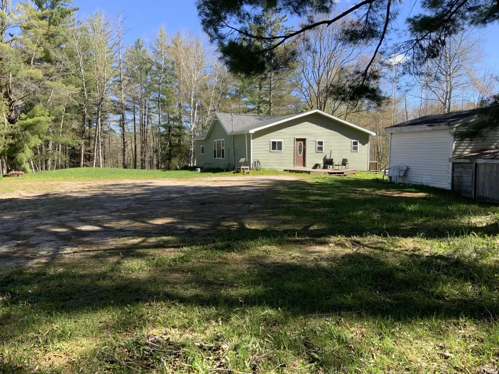 16658 140th Avenue Rose Lake Township MI 49655