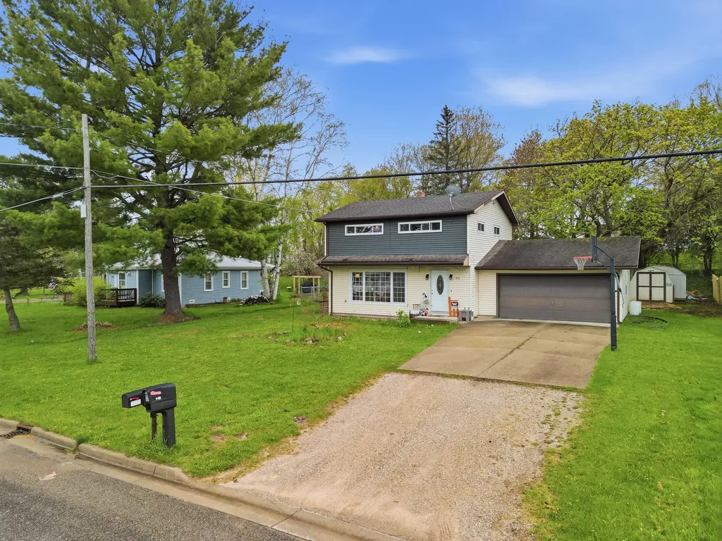 413 W Church Avenue Reed City City MI 49677