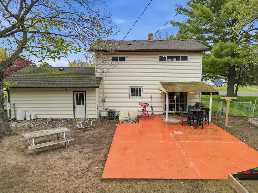 413 W Church Avenue Reed City City MI 49677