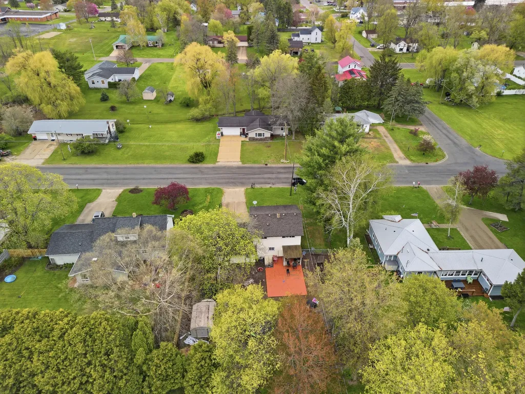 413 W Church Avenue Reed City City MI 49677
