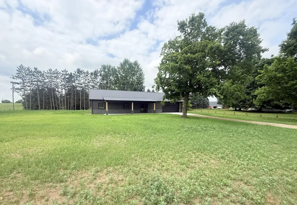 3027 100th Avenue Hinton Township MI 48850