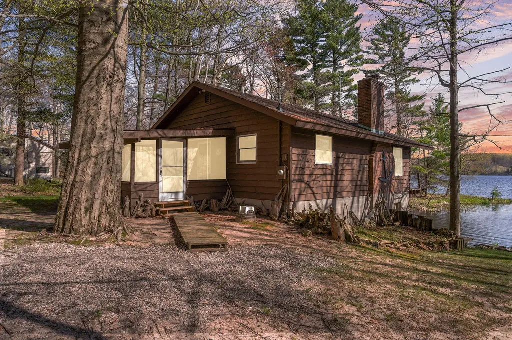 5717 W Pleasant Hill Road Hamlin Township MI 49411