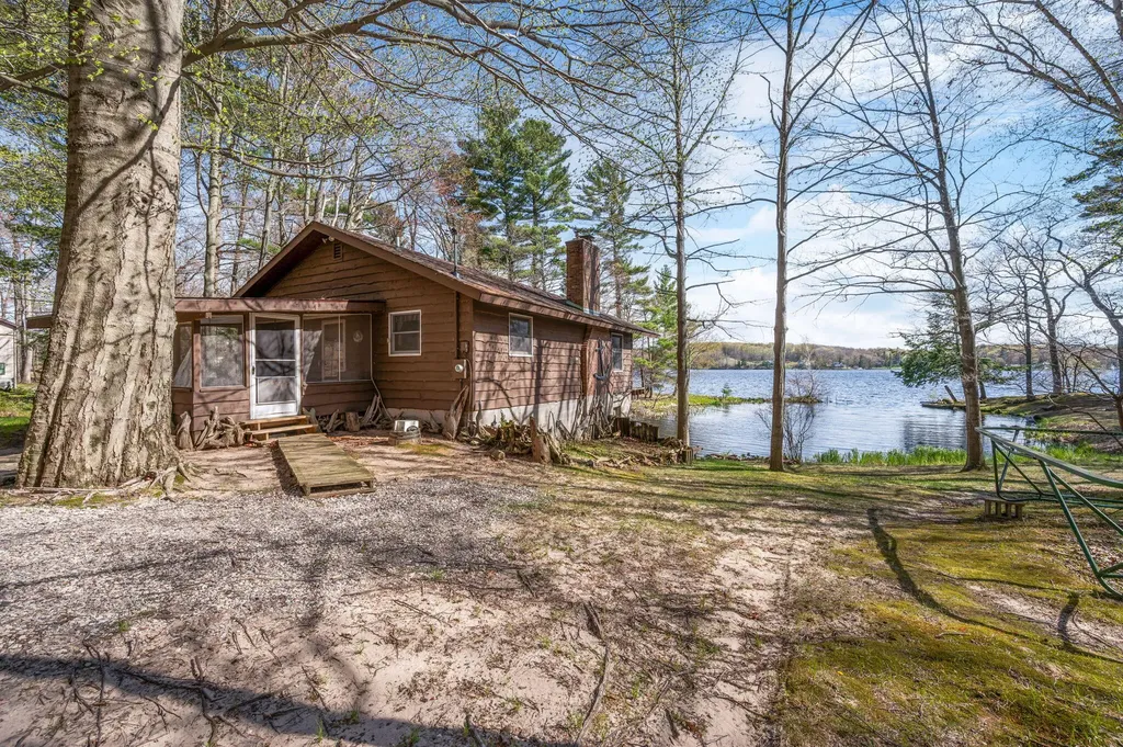 5717 W Pleasant Hill Road Hamlin Township MI 49411