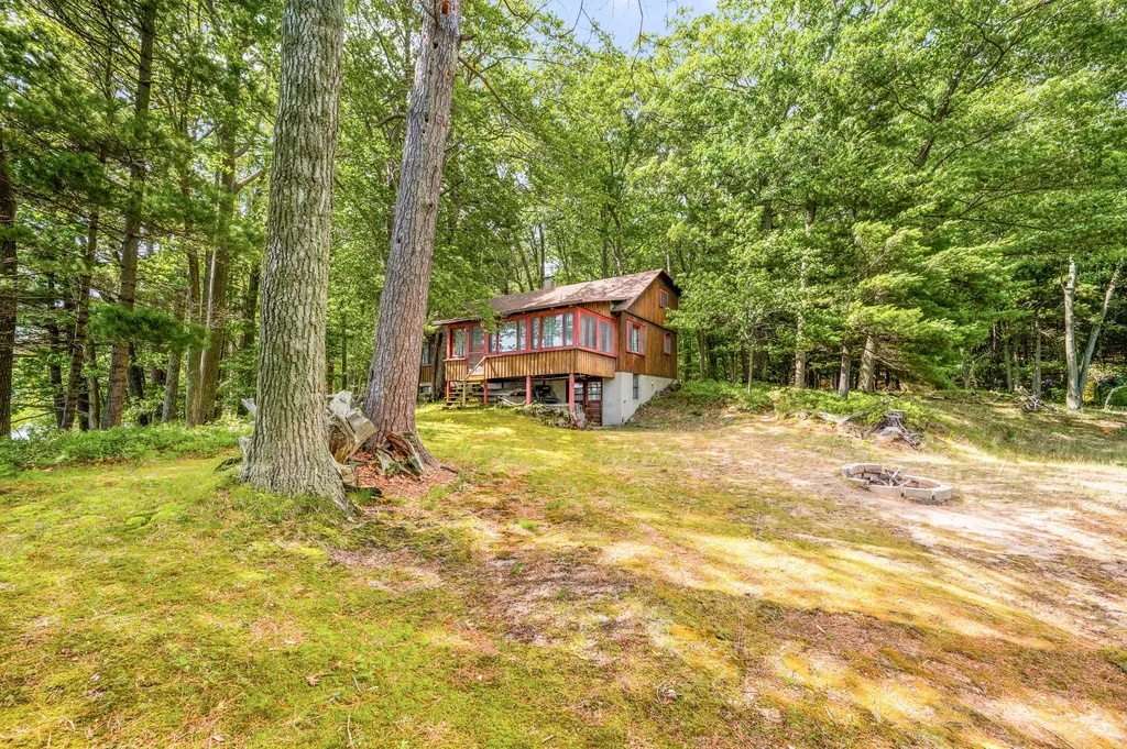5717 W Pleasant Hill Road Hamlin Township MI 49411