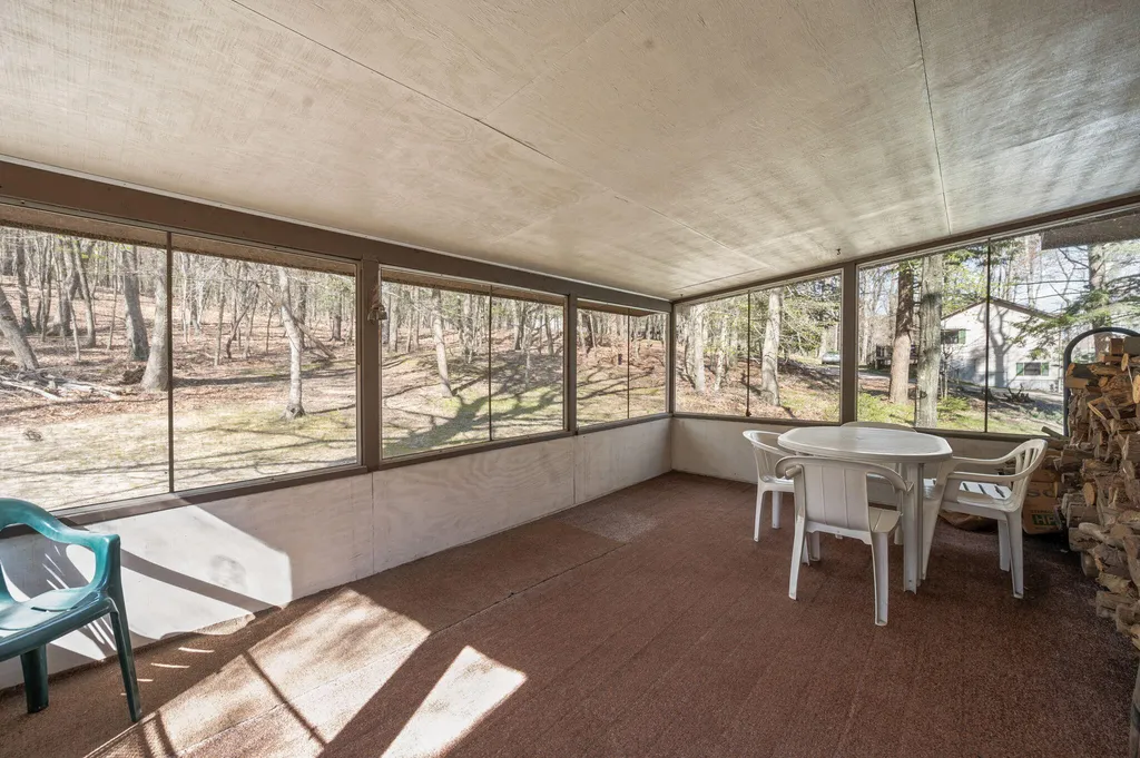 5717 W Pleasant Hill Road Hamlin Township MI 49411