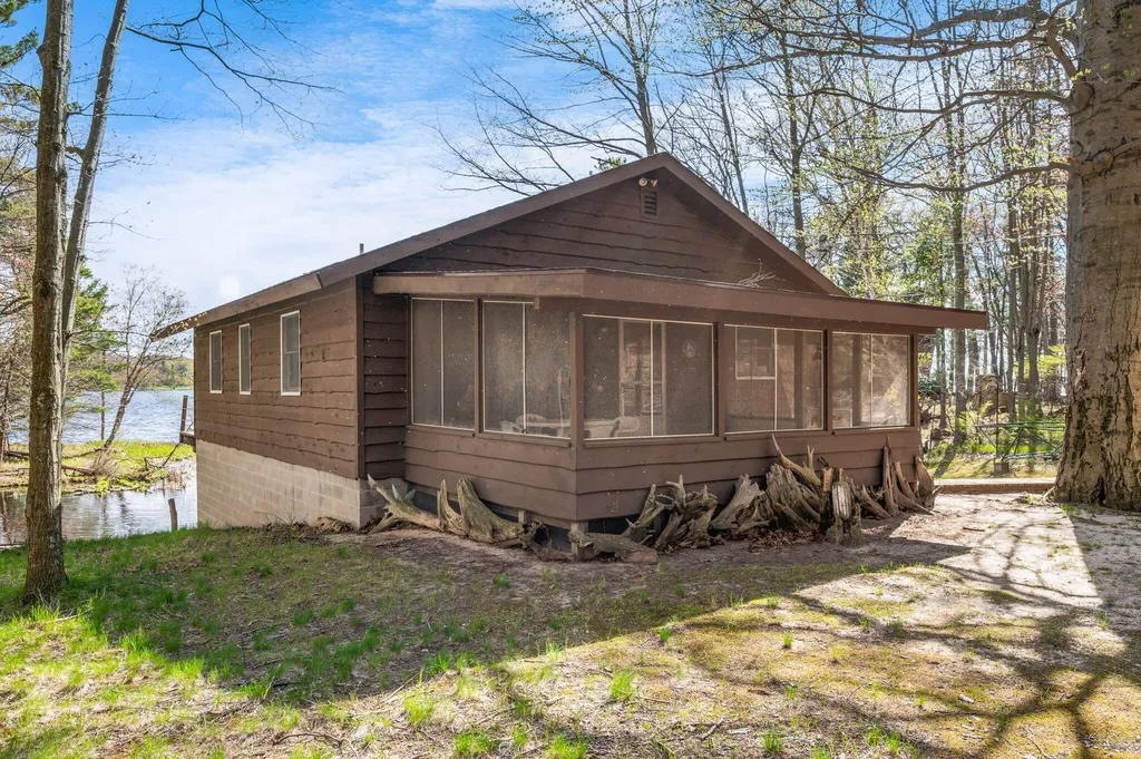 5717 W Pleasant Hill Road Hamlin Township MI 49411