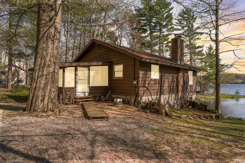 5717 W Pleasant Hill Road Hamlin Township MI 49411